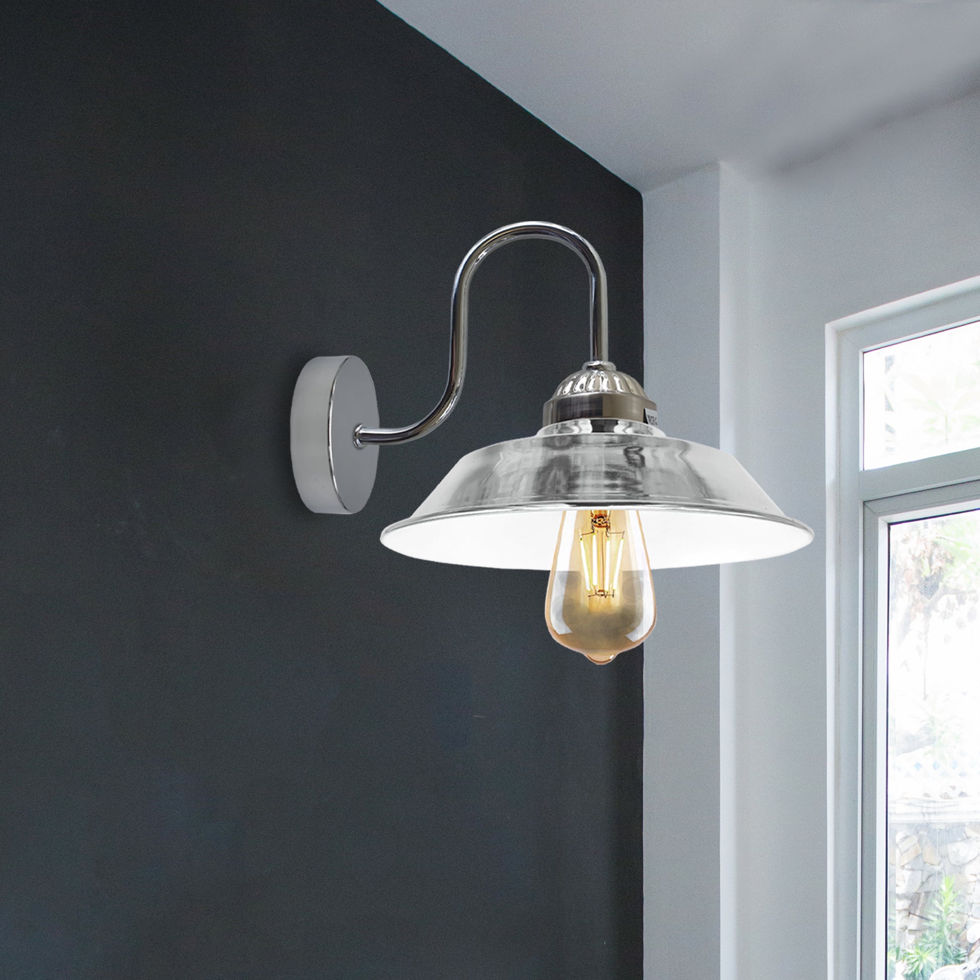 Moderne, industrielle, verchromte, an der Wand befestigte Innenleuchte, Metallleuchte, verchromt