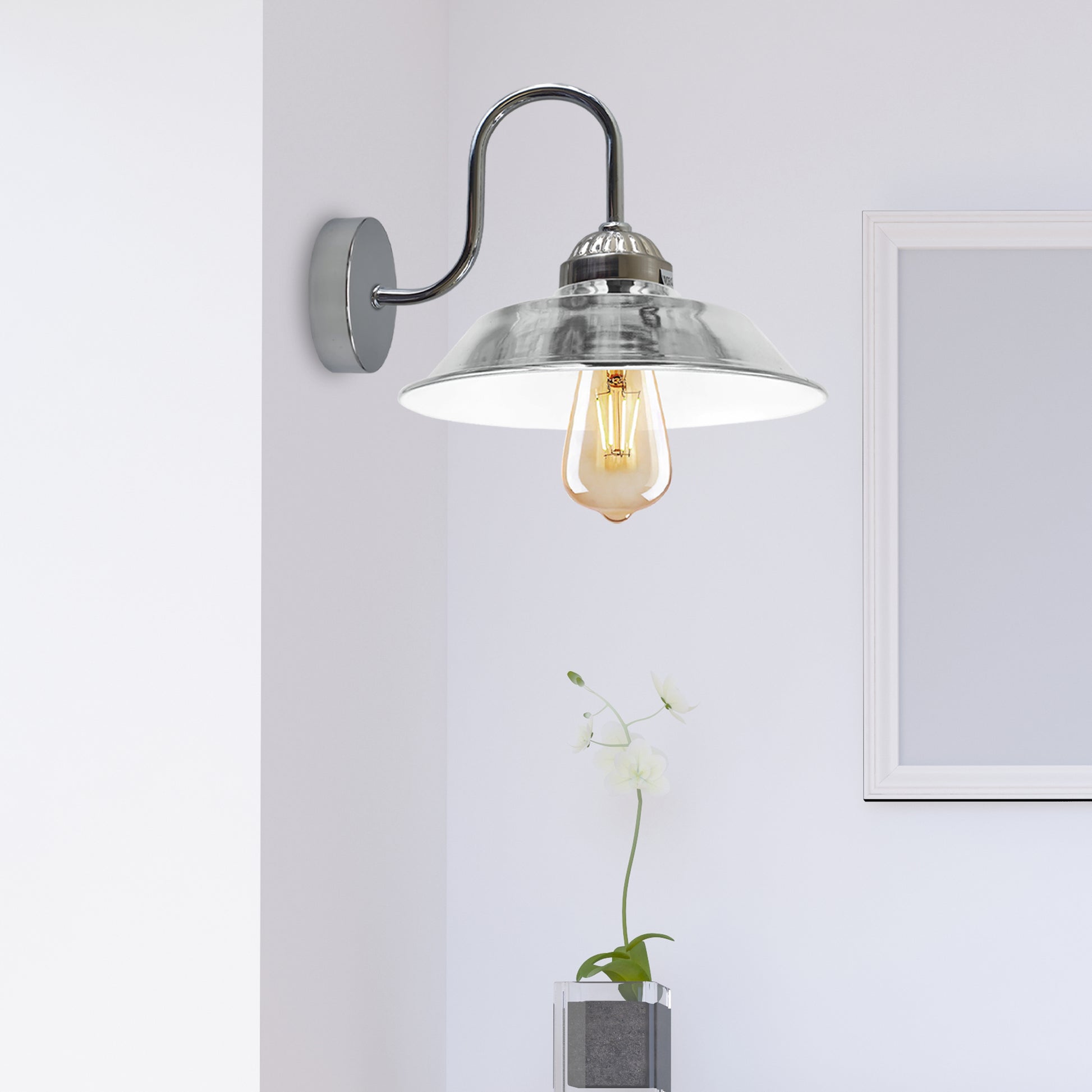 Moderne, industrielle, verchromte, an der Wand befestigte Innenleuchte, Metallleuchte, verchromt