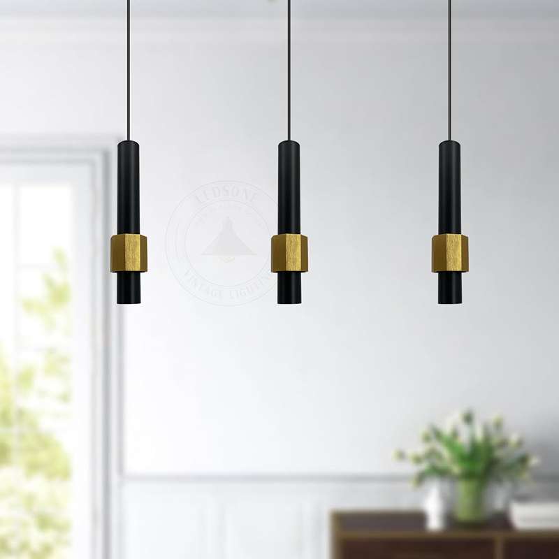 Deckenleuchte mit langen Röhren aus Aluminium in Schwarz und Gold