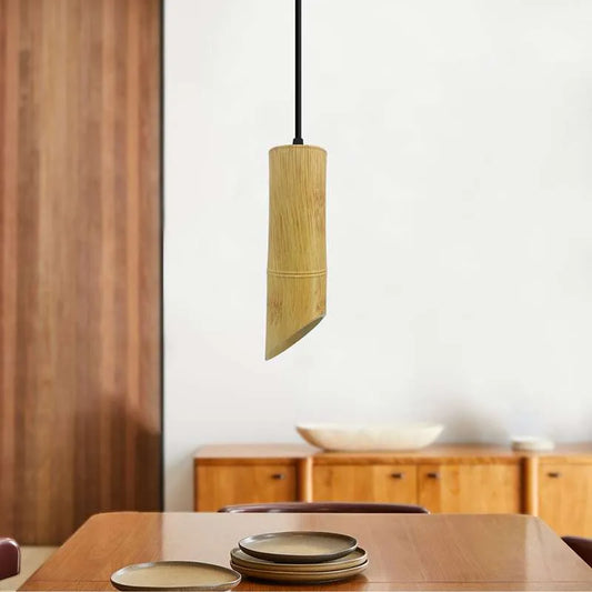 Moderne Rattan Pendelleuchte für stilvolle Innenräume, ideal für Wohnzimmer und Esszimmer.