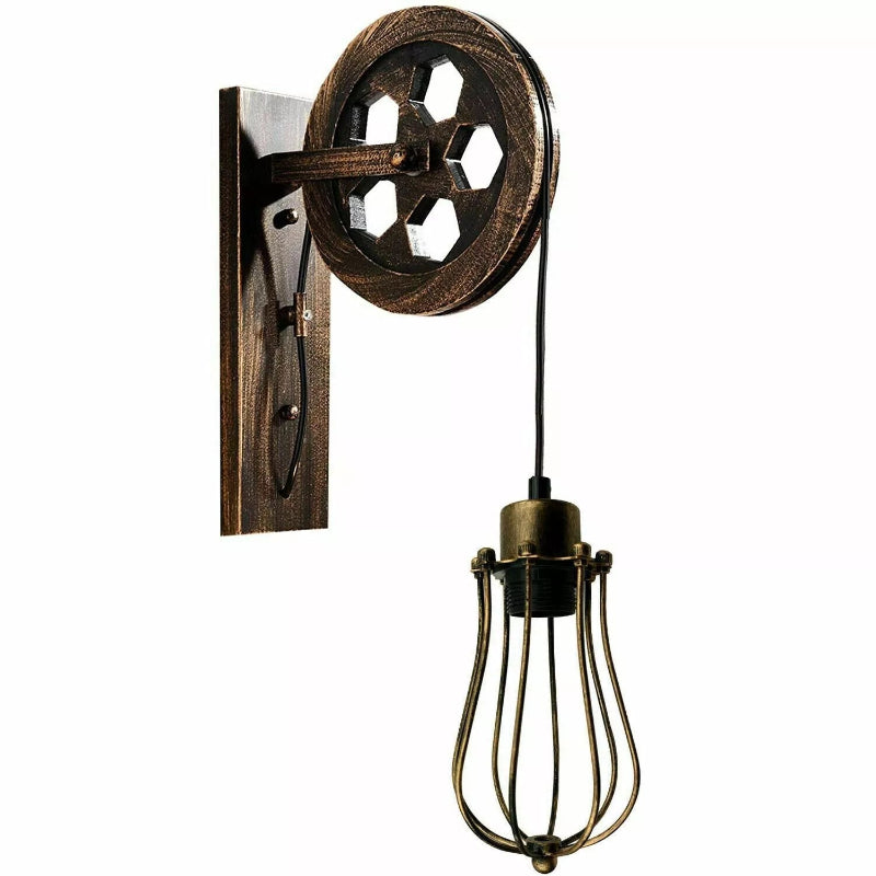Urban Style Wandlampe mit gelungener Kombination aus Eisen, Holz und gebürstetem Kupfer.