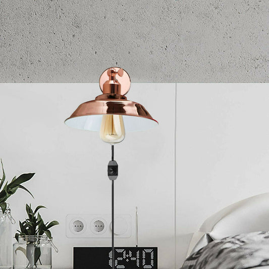 Dimmbare Wandlampe mit 3-poligem Stecker für flexibles Design