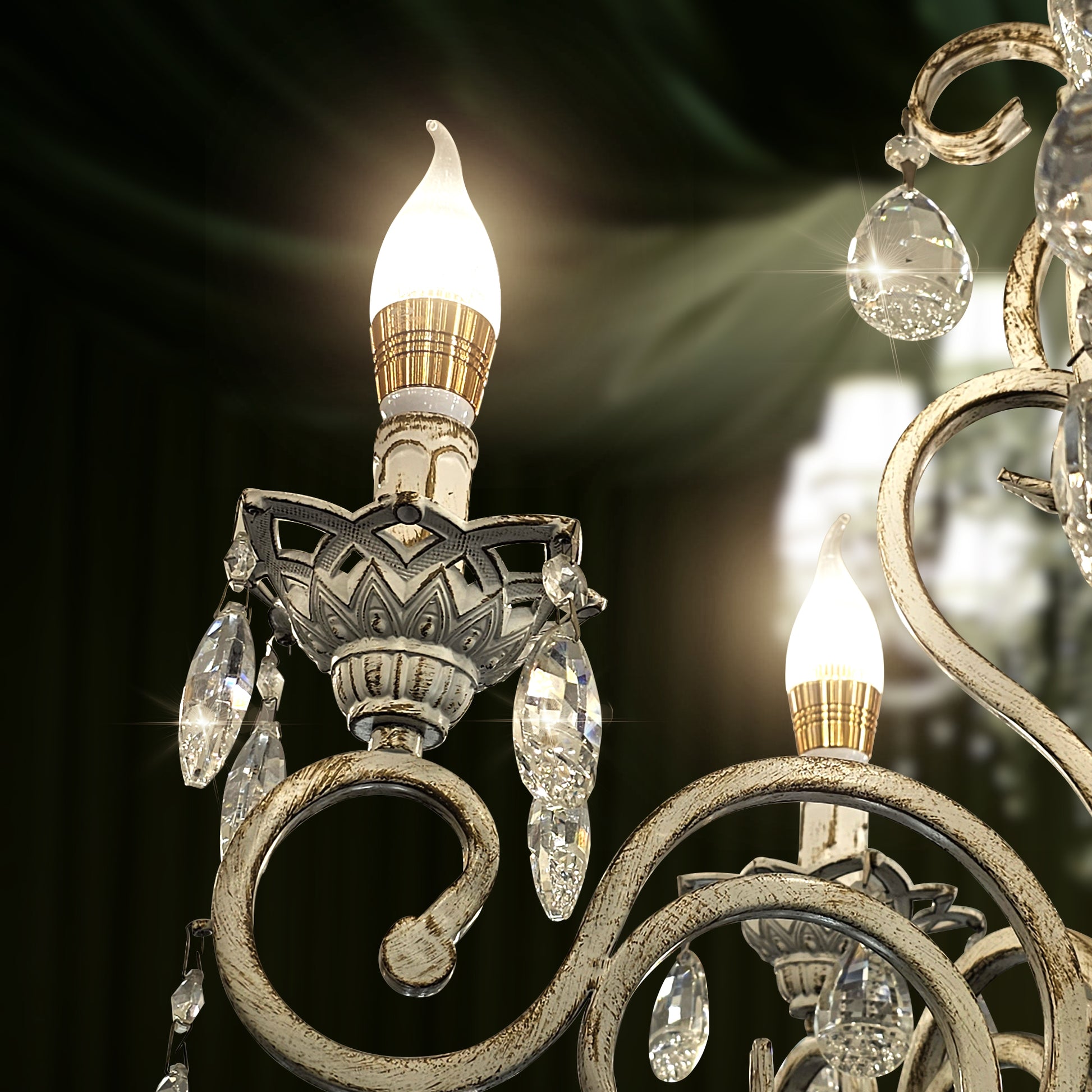 Kerzen-Kronleuchter aus Metall mit Kristalltröpfchen