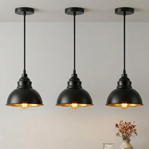 Industrielle schwarze Pendelleuchte mit E27-Fassung und goldenem Innenschirm~3725