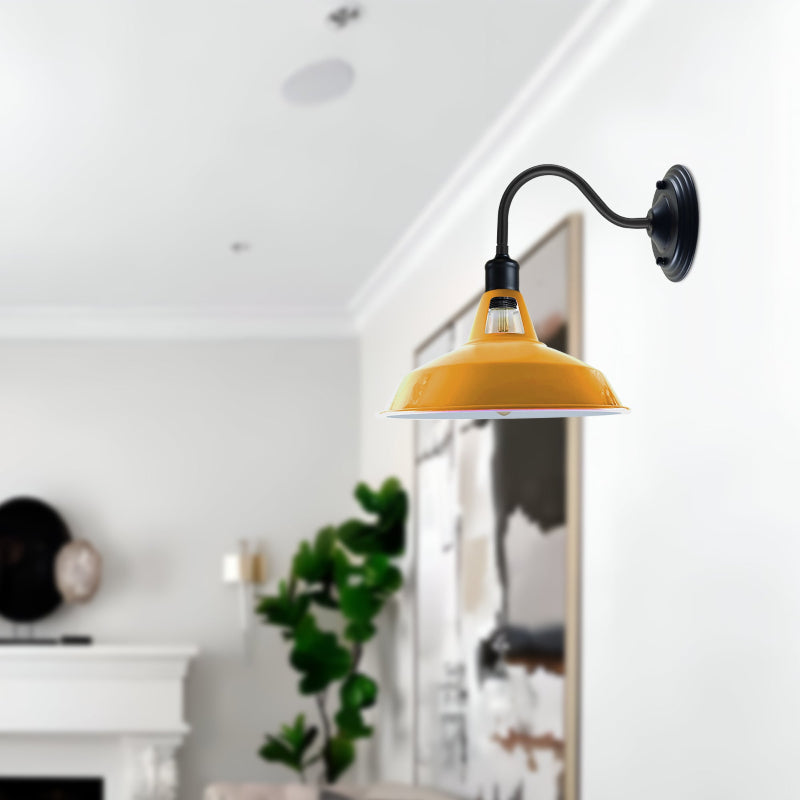 Industrie Wandlampe mit gelbem Schirm