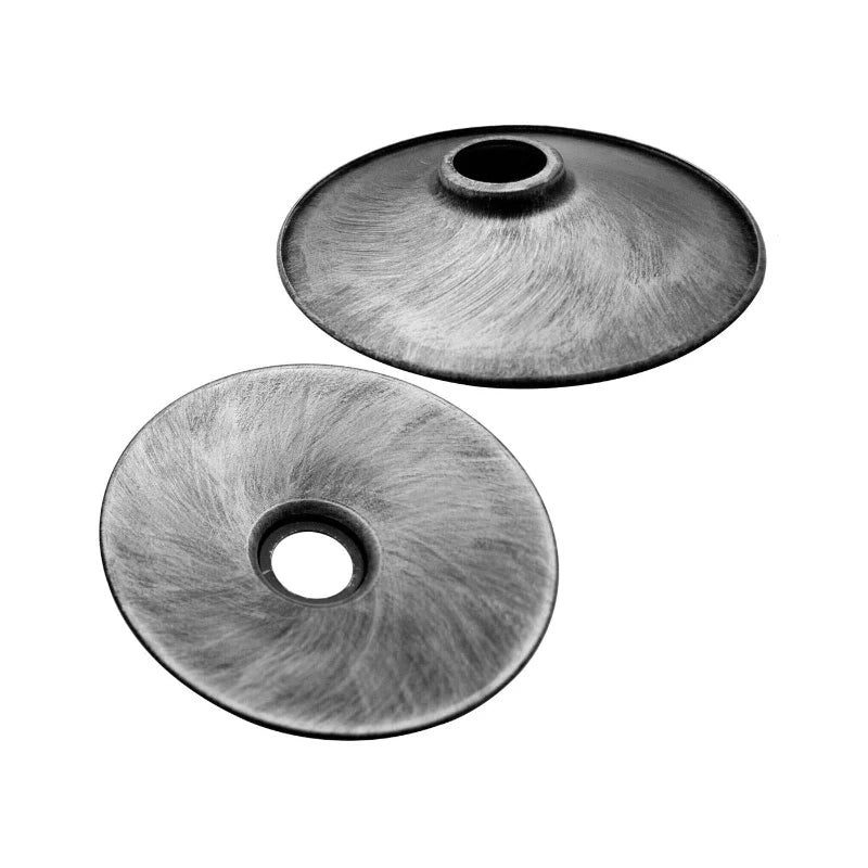 Metallener, kegelförmiger Lampenschirm