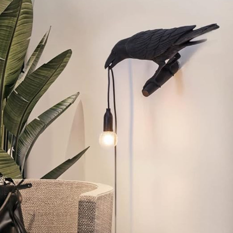 Moderne Wandlampe Rabe aus Kunstharz schwarz
