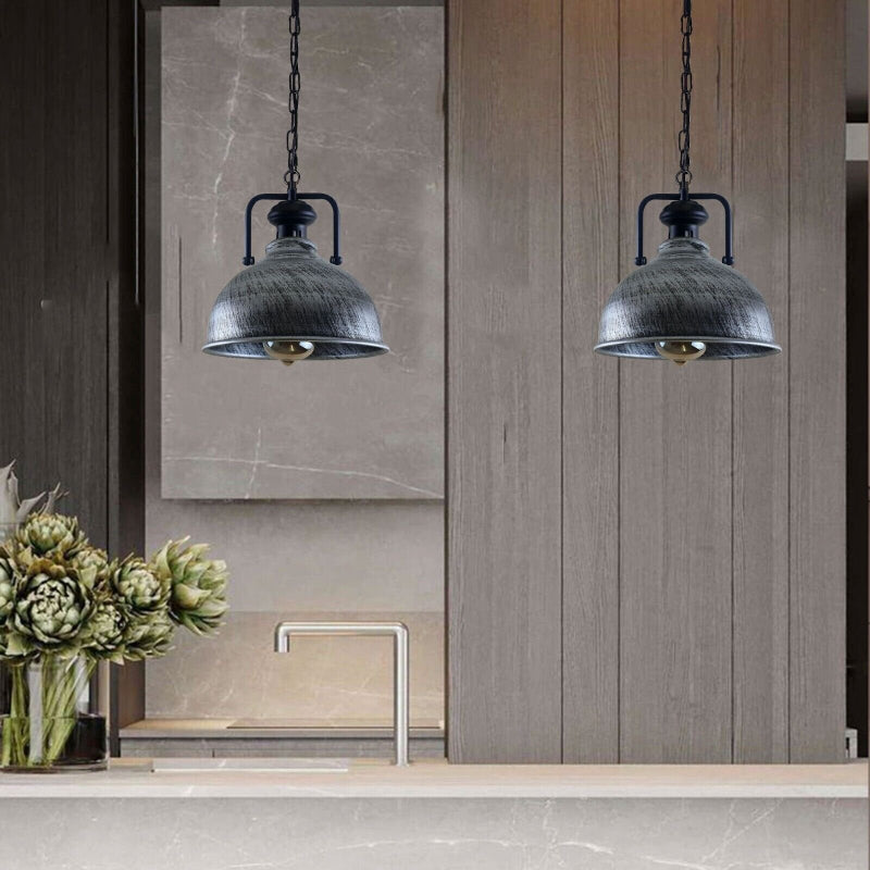Pendelleuchte im Vintage-Design nebeneinander präsentiert