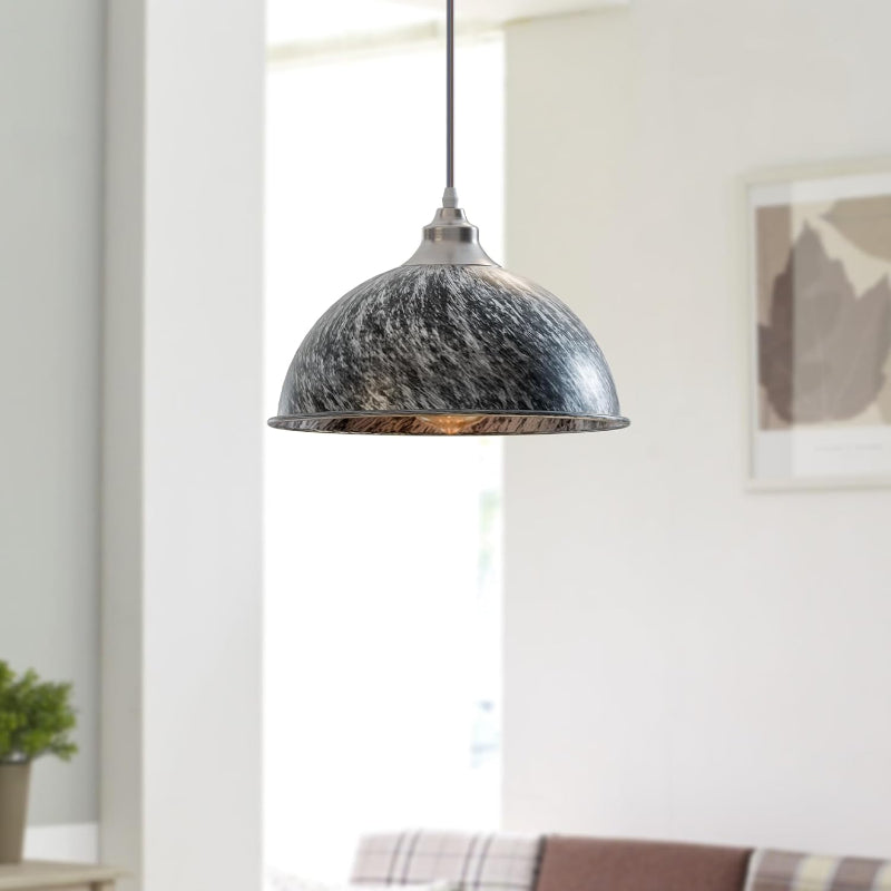 Pendelleuchte mit Metallschirm in Rost-Optik