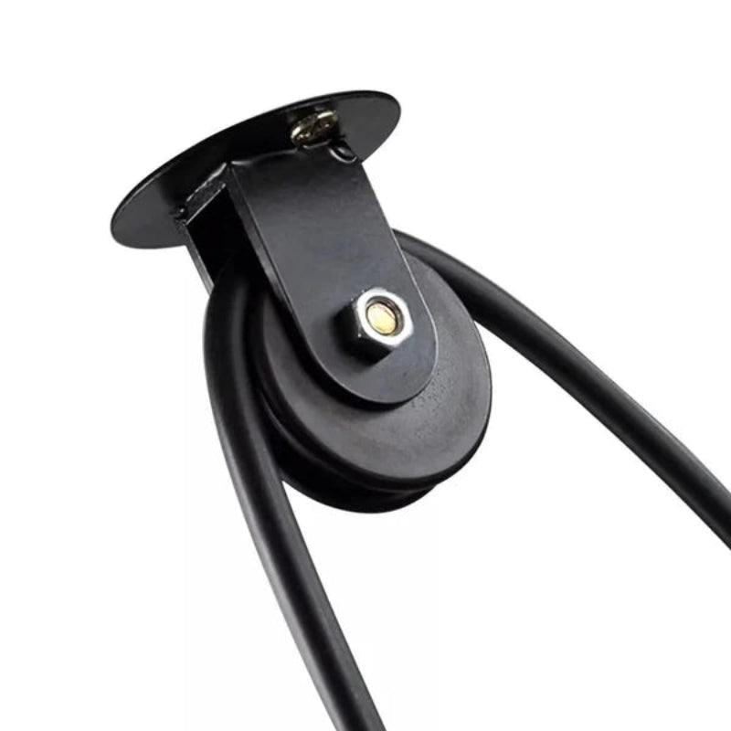 Schwarze Pendelleuchte mit verstellbarem Seilzug und Gegengewicht