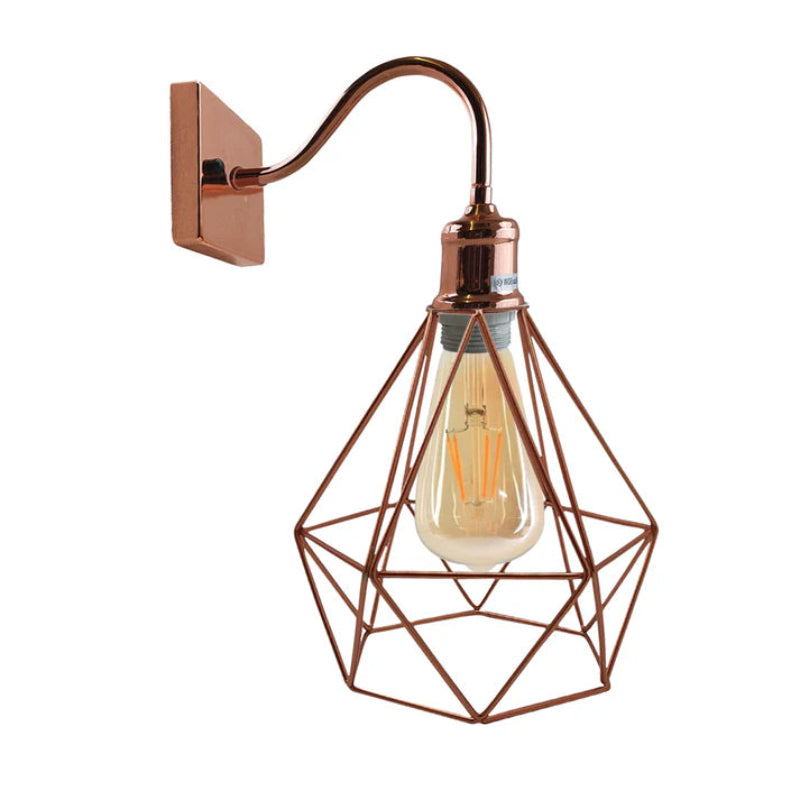 Design-Wandlampe in Roségold mit geometrischem Drahtkäfig – modern & edel.