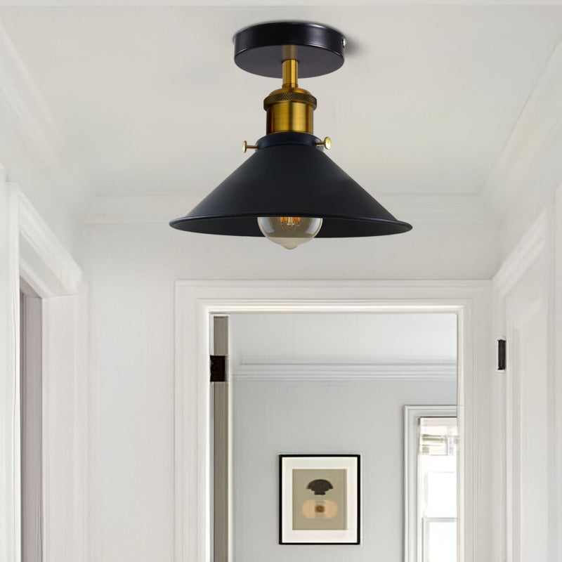 Schwarze LED Deckenlampe aus Metall mit energiesparender Technik