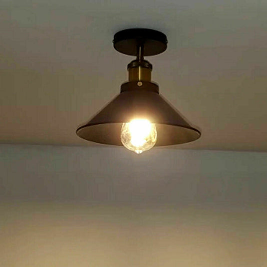 Flache schwarze Metall-Deckenlampe für stilvolle Beleuchtung