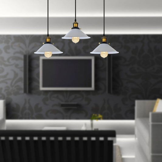 3-flammige Pendelleuchte mit weißen Metallschirmen – ideal für die Küche, modern und höhenverstellbar