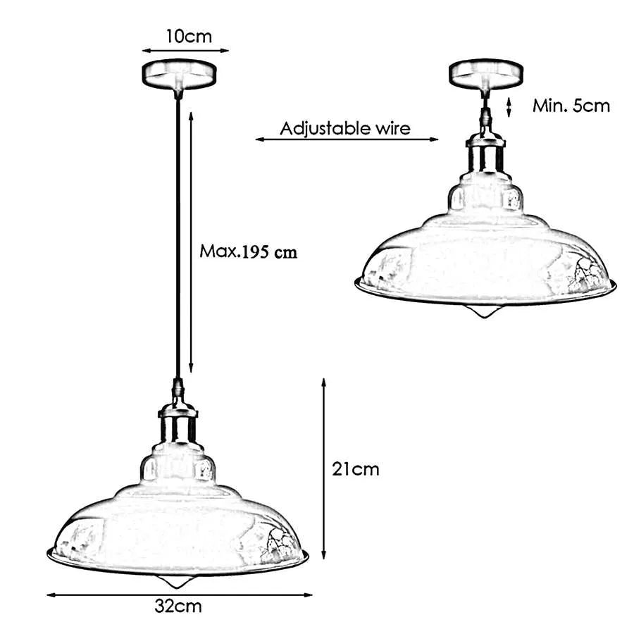 Schwarze Pendelleuchte mit 32 cm Durchmesser im Flur für stimmungsvolles Licht.