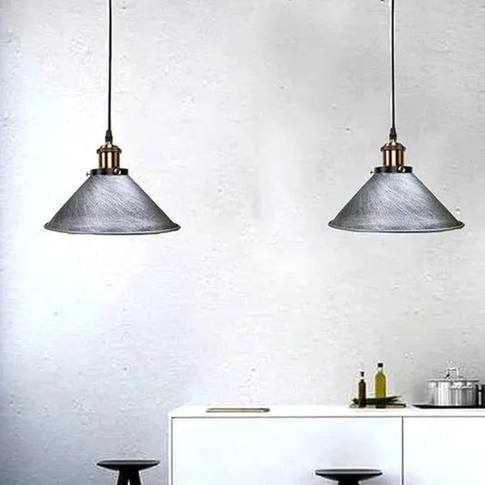Moderne Spinnenlampe mit zwei E27-Fassungen und gebürstetem Silberfinish – stilvoll für Ess- oder Wohnzimmer