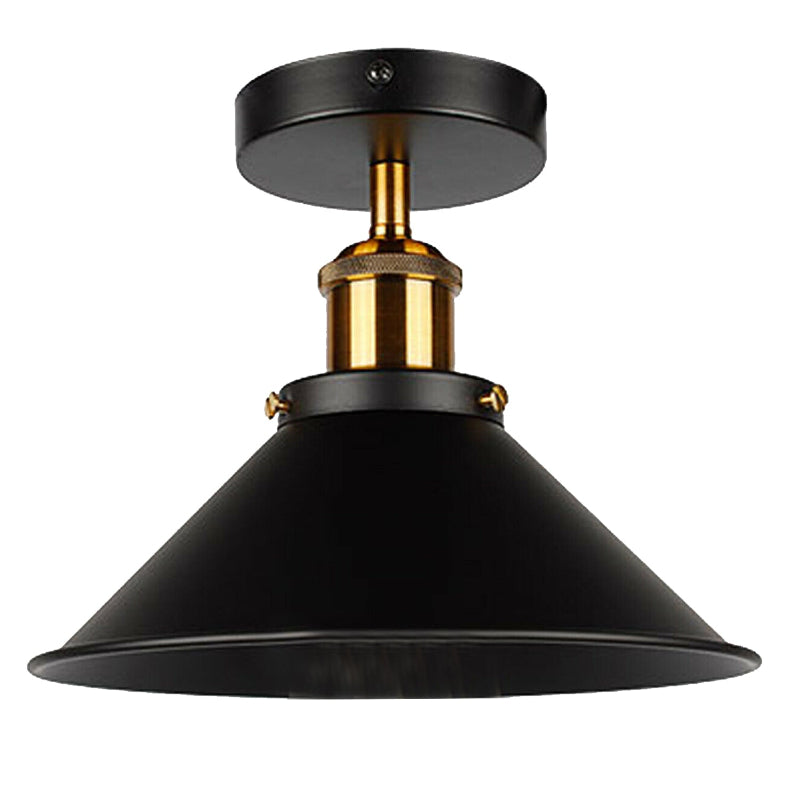 Schwarze Wand- und Deckenlampe aus Metall für vielseitigen Einsatz