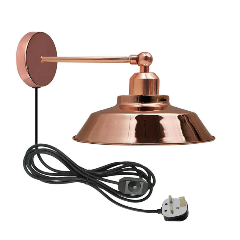 Wandlampe mit 4m Kabel und 3-poligem Stecker für flexible Platzierung

