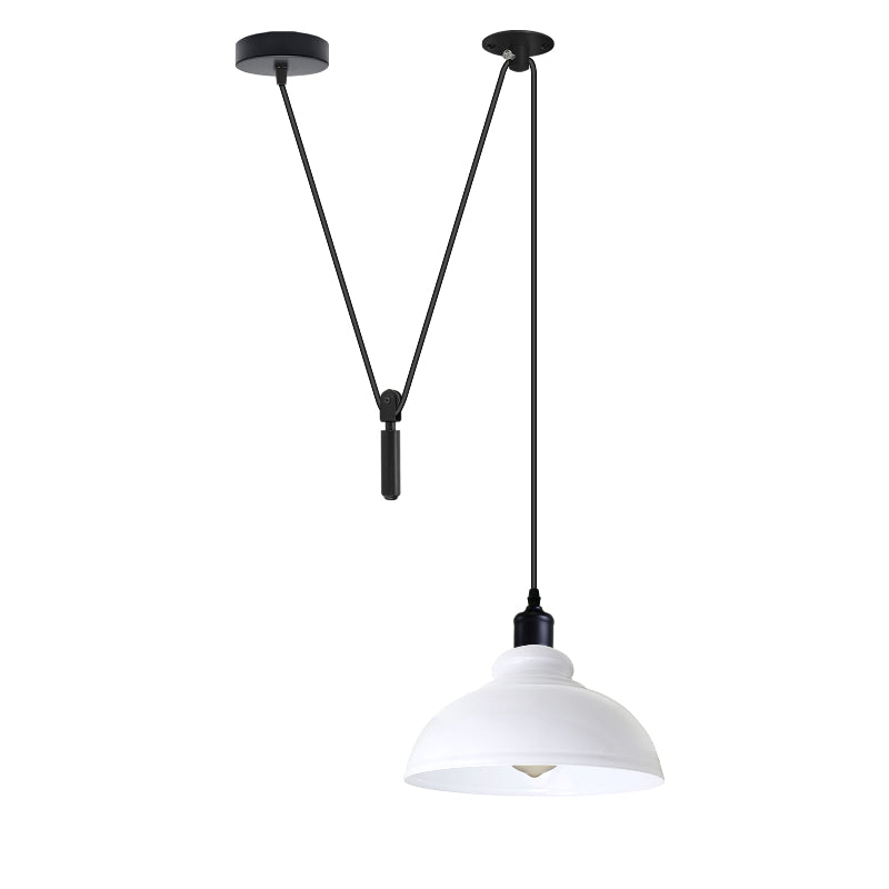 Schwarze Loft Lampe mit funktionalem Flaschenzug System