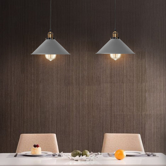 Pendelleuchte in Kegelform aus Metall mit E27-Fassung, ⌀22 cm, Höhe 17 cm, mit höhenverstellbarem Kabel in modernem Design
