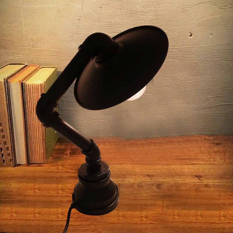 Schwarze Nachttischlampe im modernen Design mit E27-Fassung

