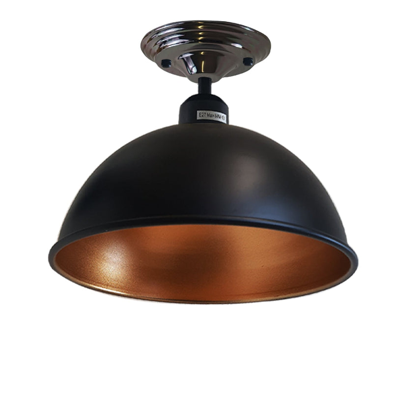 kuppel Deckenlampe in Schwarz-Gold als Blickfang im Flur 
