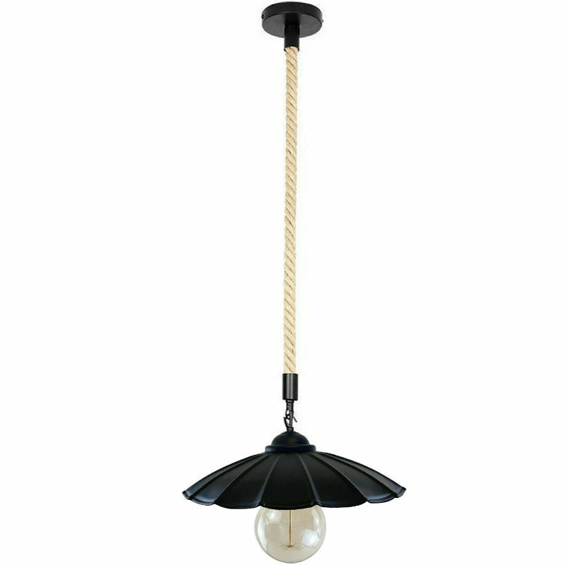 Rustikale Pendelleuchte aus Seil und schwarzem Metall – perfekte Flurlampe im reduzierten Industrial-Stil
