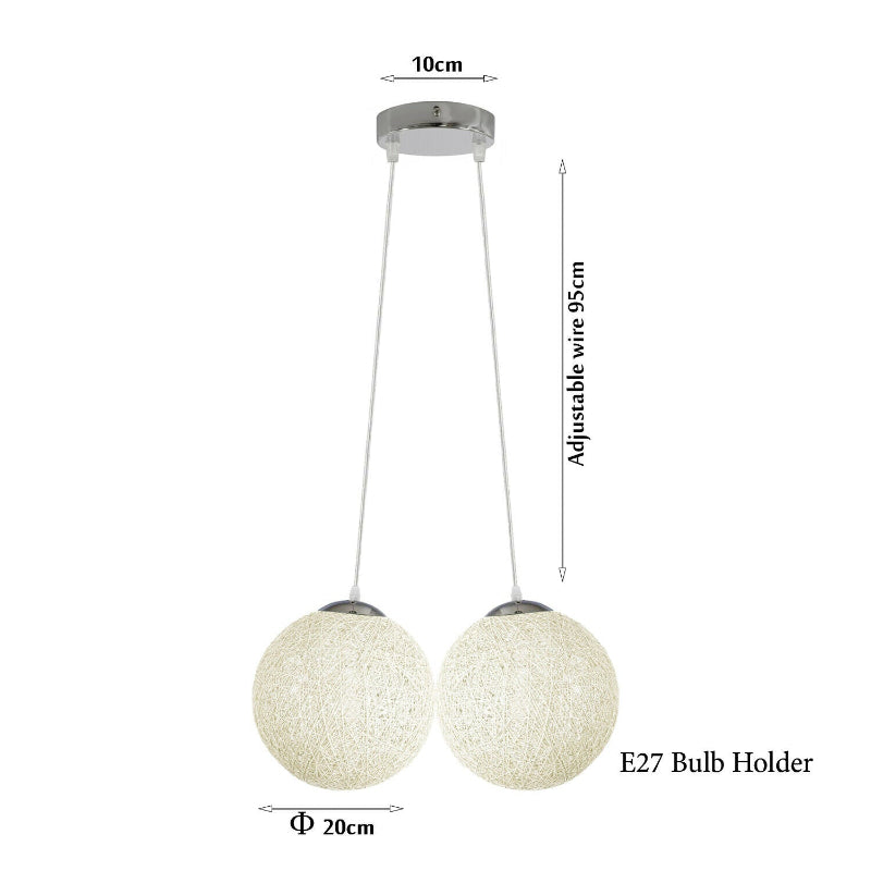 Moderne weiße Pendellampe aus Rattan, ideal für Wohnzimmer und Küche.